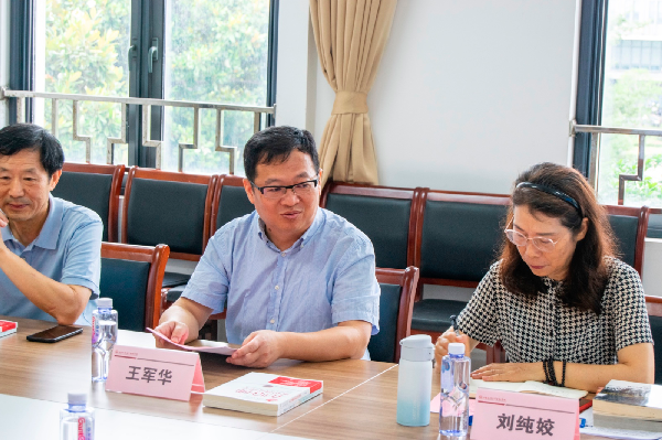 上海市學(xué)校心理健康教育劉純姣名師工作室(2025-2027)啟動(dòng)儀式圓滿舉行 開啟專業(yè)心理咨詢服務(wù)新篇章